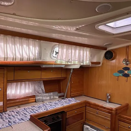 Dolce Dormire A Bordo Di Merope Botel