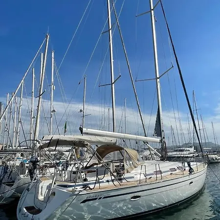 Dolce Dormire A Bordo Di Merope Botel